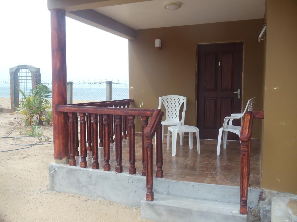 Sea Bay Resort Wennappuwa ภายนอก รูปภาพ